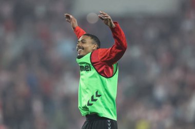 Sunderland 'dan Wilson Isidor, 13 Mayıs 2025' te İngiltere 'nin Sunderland kentinde oynanan Sunderland-Coventry City maçında kazandığı galibiyeti kutluyor.