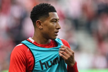 Sunderland 'dan Jobe Bellingham 13 Mayıs 2025' te İngiltere 'nin Sunderland şehrinde oynanan Gökyüzü İddia Şampiyonası yarı final maçında ısınma turunda Sunderland ile Coventry City karşılaşacak.