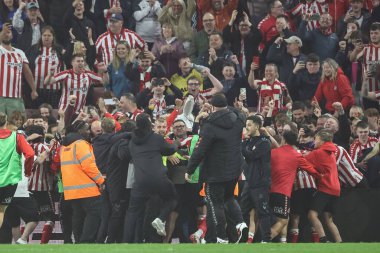 Sunderland, 13 Mayıs 2025 'te İngiltere' nin Sunderland şehrinde oynanan Sunderland-Coventry City maçında Gökyüzü İddia Şampiyonası Playoff yarı final maçında galibiyeti kutladı.
