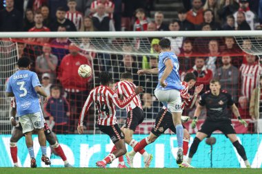 Coventry City 'den Liam Kitching, 13 Mayıs 2025' te İngiltere 'nin Sunderland kentinde oynanan Sunderland-Coventry City maçında gol vuruşu yaptı.
