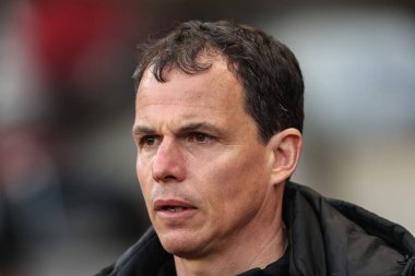 Sunderland takımının teknik direktörü Rgis Le Bris, 13 Mayıs 2025 'te Sunderland-Coventry City Stadyumu' nda oynanan Gökyüzü İddia Şampiyonası yarı final maçına bakıyor.