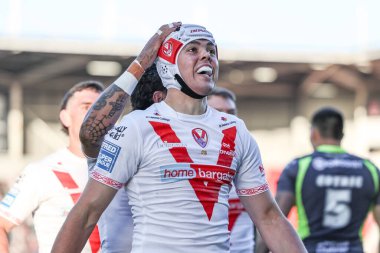 St. Helens takımından George Whitby, 15 Mayıs 202 'de St Helens - Catalans Dragons maçında oynanan Betfred Süper Lig karşılaşmasını kutluyor.