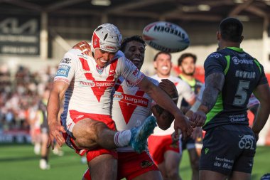 St. Helens takımından George Whitby, 15 Mayıs 202 'de St Helens - Catalans Dragons maçında oynanan Betfred Süper Lig karşılaşmasını kutluyor.