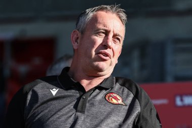 Steve McNamara Katalan Ejderhaları 'nın baş antrenörü, 15 Mayıs 2025' te St Helens - Catalans Dragons maçında Betfred Süper Lig 11.