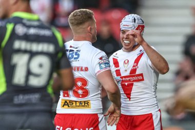 St. Helens takımından George Whitby, 15 Mayıs 202 'de St Helens - Catalans Dragons maçında oynanan Betfred Süper Lig karşılaşmasını kutluyor.