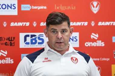 Paul Wellens St. Helens baş antrenörü, 15 Mayıs 2025 'te St Helens - Catalans Dragons maçında oynanan Betfred Süper Lig Maçı sonrası basın toplantısında konuşuyor.