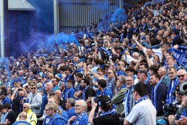 Everton taraftarları mirası kutluyor ve 18 Mayıs 2025 'te İngiltere, Liverpool' daki Goodison Park 'ta oynanan Premier League maçı sonrasında Goodison Park' tan ayrılıyor.