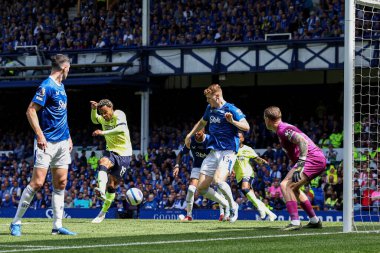 Southampton 'dan Cameron Archer 18 Mayıs 2025' te Goodison Park, Liverpool 'da oynanan Premier League maçında kaydedilen şutu atıyor.