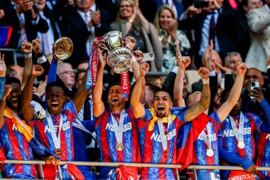 Crystal Palace, 17 Mayıs 202 tarihinde İngiltere 'nin Wembley Stadyumu' nda oynanan ve Manchester City ile oynanan FA Cup final maçı sonrasında FA Cup 'ı kaldırdı.