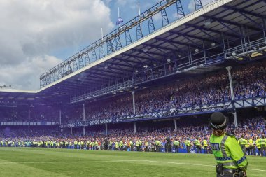 Everton taraftarlarından Goodison Park 'ın mirası kutlayan ve 18 Mayıs 2025' te Goodison Park 'ta oynanan Premier League maçı sonrasında Goodison-Southampton maçından ayrılan taraftarlarının genel bir görüntüsü.