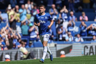 18 Mayıs 2025 'te Goodison Park, Liverpool' da oynanan Premier League maçında Everton ve Southampton maçı öncesinde The Winslowe Hotel 'in önünde Everton taraftarları