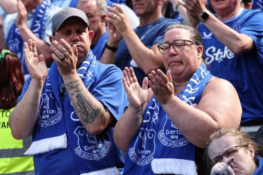18 Mayıs 2025 'te Goodison Park, Liverpool' da oynanan Premier League maçında Everton ve Southampton maçı öncesinde The Winslowe Hotel 'in önünde Everton taraftarları