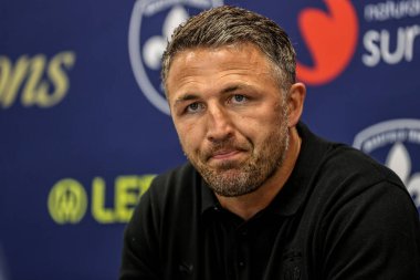 Sam Burgess Warrington Wolves 'un baş antrenörü, 18 Mayıs 2025' te Birleşik Krallık 'ın Wakefield şehrinde oynanan 11. Betfred Süper Lig karşılaşmasında yaptığı basın toplantısında Wakefield Trinity vs Warrington Wolves maçında konuşma yaptı.