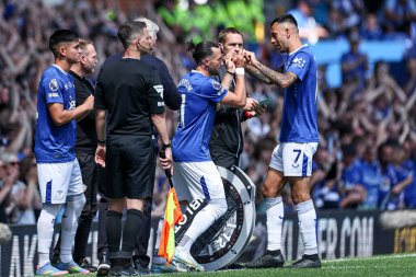 Everton 'dan Dwight McNeil, 18 Mayıs 2025' te Goodison Park, Liverpool 'da oynanan Premier League maçında Everton ve Southampton maçında Everton' dan Jack Harrison 'ın yerine getirildi.