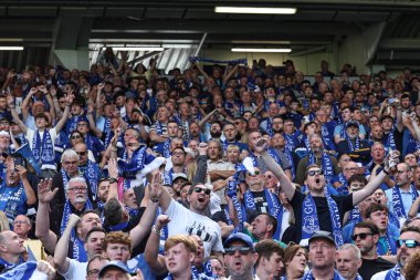 18 Mayıs 2025 'te Goodison Park, Liverpool' da oynanan Premier League maçında Everton ve Southampton maçı öncesinde The Winslowe Hotel 'in önünde Everton taraftarları