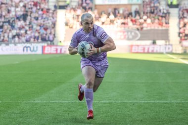 Wigan Warriors 'tan Liam Marshall, Wigan Stadyumu, İngiltere' de 16 Mayıs 2025 'te oynanan 11. Betfred Süper Lig karşılaşmasında Wigan Warriors - Leigh Leopards maçına gidiyor.