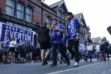 18 Mayıs 2025 'te Goodison Park, Liverpool' da oynanan Premier League maçında Everton ve Southampton maçı öncesinde The Winslowe Hotel 'in önünde Everton taraftarları