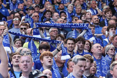 18 Mayıs 2025 'te Goodison Park, Liverpool' da oynanan Premier League maçında Everton ve Southampton maçı öncesinde The Winslowe Hotel 'in önünde Everton taraftarları