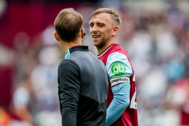 West Ham United takımından Jarrod Bowen, 18 Mayıs 202 'de Londra Stadyumu' nda oynanan Premier League maçı sırasında tedavi gördü.