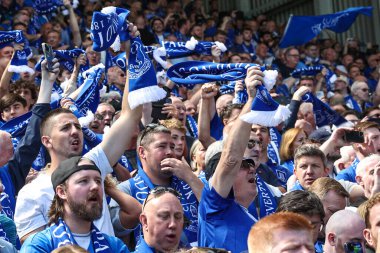 18 Mayıs 2025 'te Goodison Park, Liverpool' da oynanan Premier League maçında Everton ve Southampton maçı öncesinde The Winslowe Hotel 'in önünde Everton taraftarları