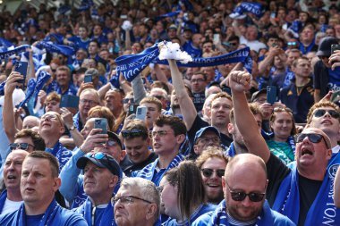 18 Mayıs 2025 'te Goodison Park, Liverpool' da oynanan Premier League maçında Everton ve Southampton maçı öncesinde The Winslowe Hotel 'in önünde Everton taraftarları