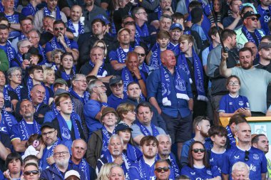 Everton taraftarları, Goodison Park 'ın 18 Mayıs 2025' te Goodison Park 'ta oynanan Premier League maçı sonrasında Goodison-Southampton maçından sonra Goodison Park' ın mirasını kutladıktan sonra düdük çaldılar.