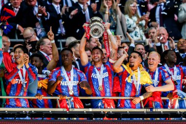 Crystal Palace, 17 Mayıs 202 tarihinde İngiltere 'nin Wembley Stadyumu' nda oynanan ve Manchester City ile oynanan FA Cup final maçı sonrasında FA Cup 'ı kaldırdı.