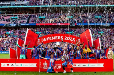 Crystal Palace, 17 Mayıs 202 tarihinde İngiltere 'nin Wembley Stadyumu' nda oynanan ve Manchester City ile oynanan FA Cup final maçı sonrasında FA Cup 'ı kaldırdı.