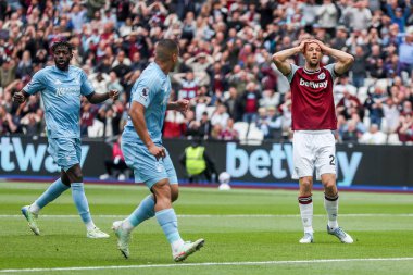 West Ham United takımının oyuncusu Tomas Soucek, 18 Mayıs 2025 'te İngiltere' nin Londra Stadyumu 'nda oynanan Premier League maçında kaçırılan West Ham United - Nottingham Forest maçı sonrasında tepki gösterdi.