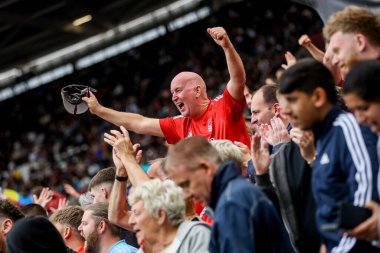 Nottingham Forest taraftarları takımın 18 Mayıs 202 'de Londra' daki Londra Stadyumu 'nda oynanan Premier League maçında oynadığı ikinci golü kutluyorlar.