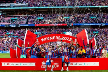 Crystal Palace, 17 Mayıs 202 tarihinde İngiltere 'nin Wembley Stadyumu' nda oynanan ve Manchester City ile oynanan FA Cup final maçı sonrasında FA Cup 'ı kaldırdı.