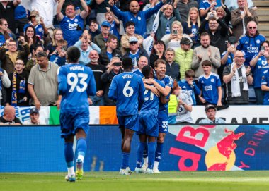 Leicester City 'den Kasey McAteer, 18 Mayıs 202' de King Power Stadyumu 'nda oynanan Premier League maçında 2-0' lık galibiyetini kutluyor.