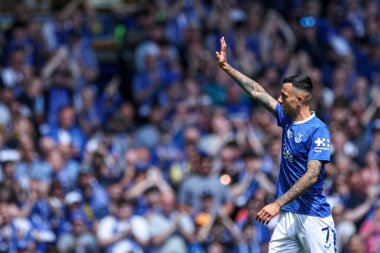 18 Mayıs 2025 'te Goodison Park, Liverpool' da oynanan Premier League maçında Everton ve Southampton maçı öncesinde The Winslowe Hotel 'in önünde Everton taraftarları