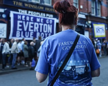 18 Mayıs 2025 'te Goodison Park, Liverpool' da oynanan Premier League maçında Everton ve Southampton maçı öncesinde The Winslowe Hotel 'in önünde Everton taraftarları