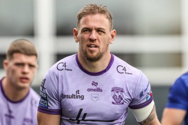 Warrington Wolves takımından Matt Dufty, 18 Mayıs 2025 'te Birleşik Krallık' ın Wakefield şehrinde oynanan 11. Betfred Süper Lig karşılaşmasında ısınma turunda Wakefield Trinity ile Warrington Wolves karşılaşacak.