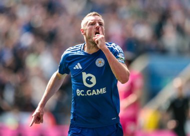 Leicester City 'den Jamie Vardy, 18 Mayıs 202' de King Power Stadyumu 'nda oynanan Premier League maçında Leicester City-Ipswich Town maçında 1-0' lık galibiyetini kutluyor.