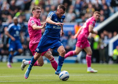 Leicester City 'den Jamie Vardy 18 Mayıs 202' de King Power Stadyumu 'nda Leicester City ile Ipswich Town arasında oynanan Premier League maçında topu aldı.