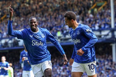 18 Mayıs 2025 'te Goodison Park, Liverpool' da oynanan Premier League maçında Everton ve Southampton maçı öncesinde The Winslowe Hotel 'in önünde Everton taraftarları