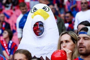 Crystal Palace taraftarları, 17 Mayıs 202 'de Wembley, Londra' daki Manchester City 'ye karşı oynanan Emirates FA Cup final maçı öncesinde Wembley Stadyumu' na geldiler.