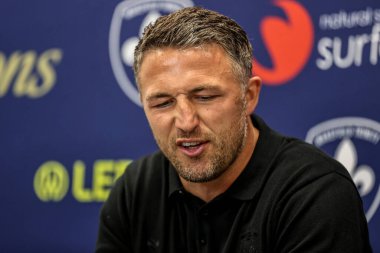 Sam Burgess Warrington Wolves 'un baş antrenörü, 18 Mayıs 2025' te Birleşik Krallık 'ın Wakefield şehrinde oynanan 11. Betfred Süper Lig karşılaşmasında yaptığı basın toplantısında Wakefield Trinity vs Warrington Wolves maçında konuşma yaptı.