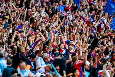 Crystal Palace taraftarları, 17 Mayıs 202 'de İngiltere' nin Wembley Stadyumu 'nda oynanan ve Manchester City ile oynanan FA Cup final maçı sonrasında kazandığı galibiyeti kutluyor.