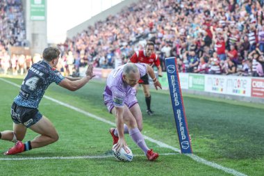 Wigan Warriors 'tan Liam Marshall, Wigan Stadyumu, İngiltere' de 16 Mayıs 2025 'te oynanan 11. Betfred Süper Lig karşılaşmasında Wigan Warriors - Leigh Leopards maçına gidiyor.