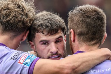 Warrington Wolves 'tan Connor Wrench, 18 Mayıs 2025' te Birleşik Krallık 'ın Wakefield şehrinde oynanan 11. Betfred Süper Lig karşılaşmasında Wakefield Trinity vs Warrington Wolves maçını kutluyor.