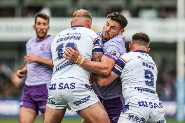 Warrington Wolves 'tan Joe Philbin, Wakefield Trinity' den Josh Griffin ve Wakefield Trinity 'den Liam Hood tarafından oynanan 11. Betfred Süper Lig karşılaşmasında Wakefield Trinity, Wakefield Stadyumu' nda Warrington Wolves 'a karşı.