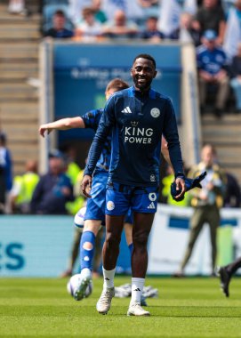 Leicester City 'den Wilfred Ndidi Premier Lig maçı sırasında King Power Stadyumu' nda Leicester City 'ye karşı Ipswich Town maçında ısınma turunda, 18 Mayıs 202