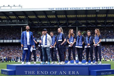 18 Mayıs 2025 'te Goodison Park, Liverpool' da oynanan Premier League maçında Everton ve Southampton maçı öncesinde The Winslowe Hotel 'in önünde Everton taraftarları