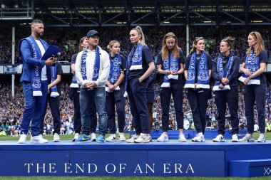 18 Mayıs 2025 'te Goodison Park, Liverpool' da oynanan Premier League maçında Everton ve Southampton maçı öncesinde The Winslowe Hotel 'in önünde Everton taraftarları