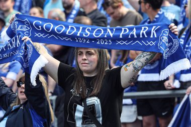 18 Mayıs 2025 'te Goodison Park, Liverpool' da oynanan Premier League maçında Everton ve Southampton maçı öncesinde The Winslowe Hotel 'in önünde Everton taraftarları