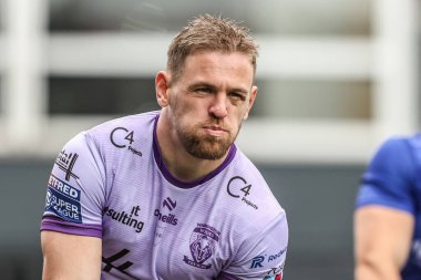 Warrington Wolves takımından Matt Dufty, maç öncesi ısınma turu sırasında Wakefield Trinity 'ye karşı Warrington Wolves ile DIY Kitchens Stadyumu, Wakefield, Birleşik Krallık, 18 Mayıs 202' de oynanan 11.