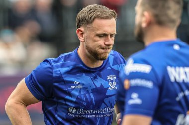 Warrington Wolves 'dan Ben Currie maç öncesi ısınma turunda 11. Betfred Süper Lig karşılaşmasında Wakefield Trinity vs Warrington Wolves' a karşı DIY Kitchens Stadyumu, Wakefield, Birleşik Krallık, 18 Mayıs 2025